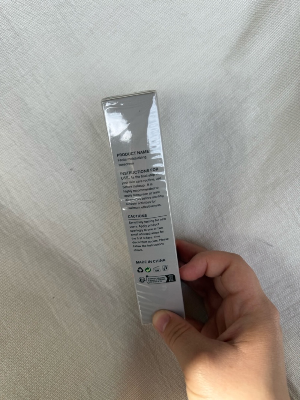 Universal Moisturizing Sunscreen SPF 50 - Picture 3 of 4